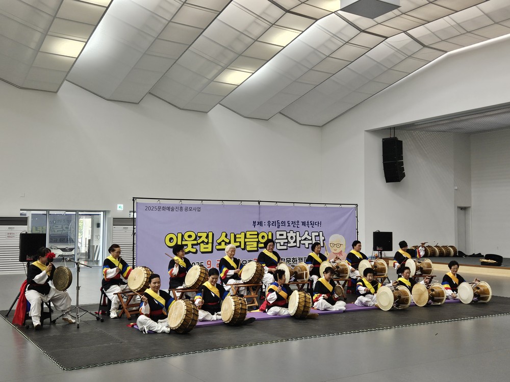 어르신들의 삶에 활력과 희망을 불어넣는 열정장구반!