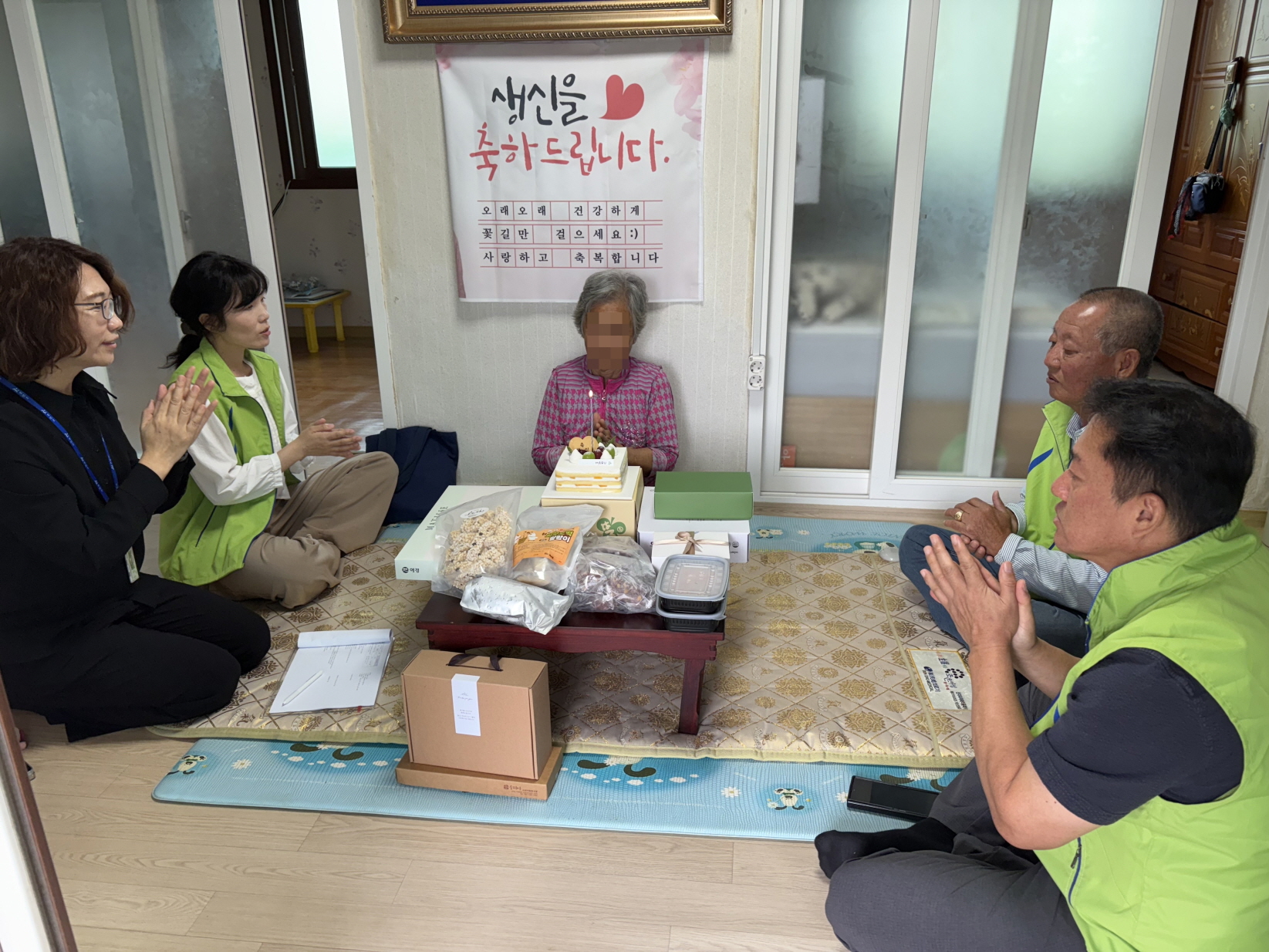 아산시 염치읍 행복키움추진단, ‘찾아가는 저소득 어르신 생신상 차림’으로 따뜻한 축하