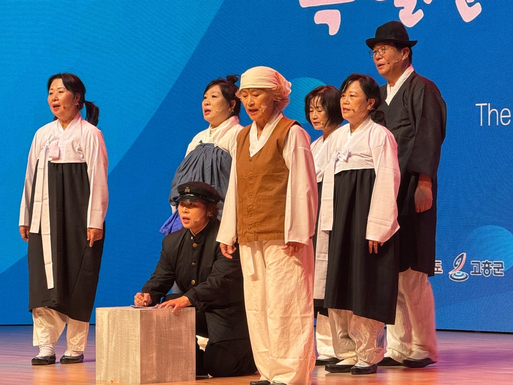 고흥군, 나의 목일신을 무대에 올리다 중장년 주민, 역사와 예술로 만나다
세대가 함께 부른 기억과 저항, 그리고 새로운 시작