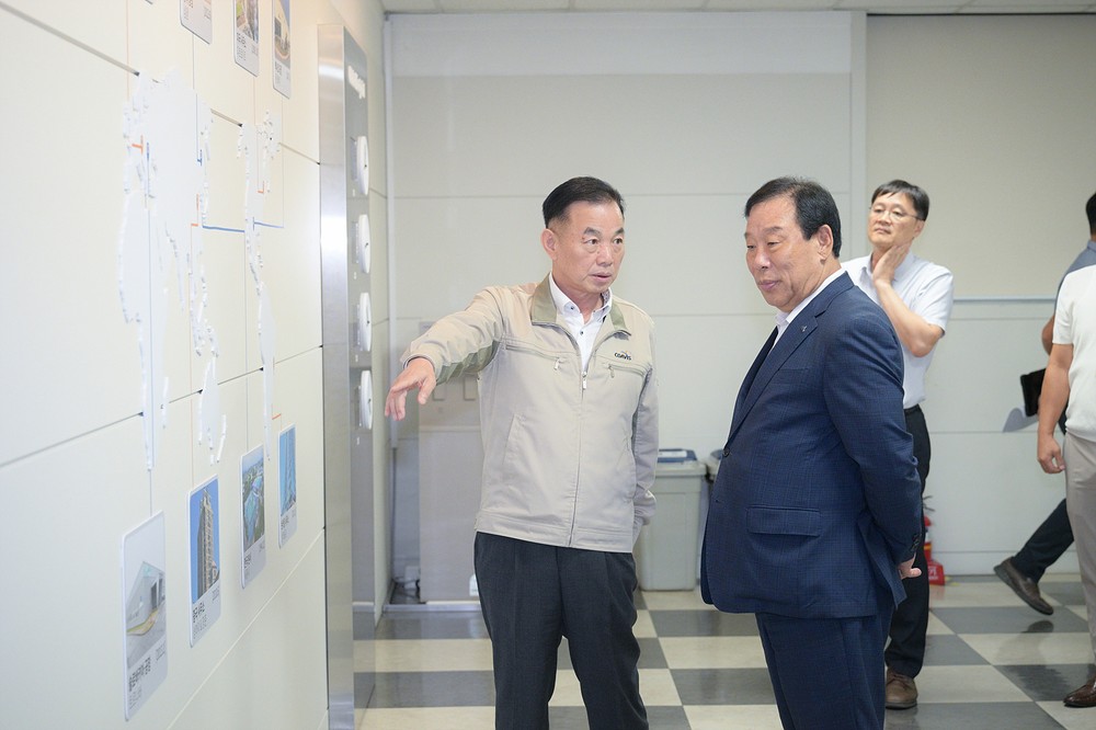 최민호 시장, 스마트공장 기업 코아비스와 소통 행보