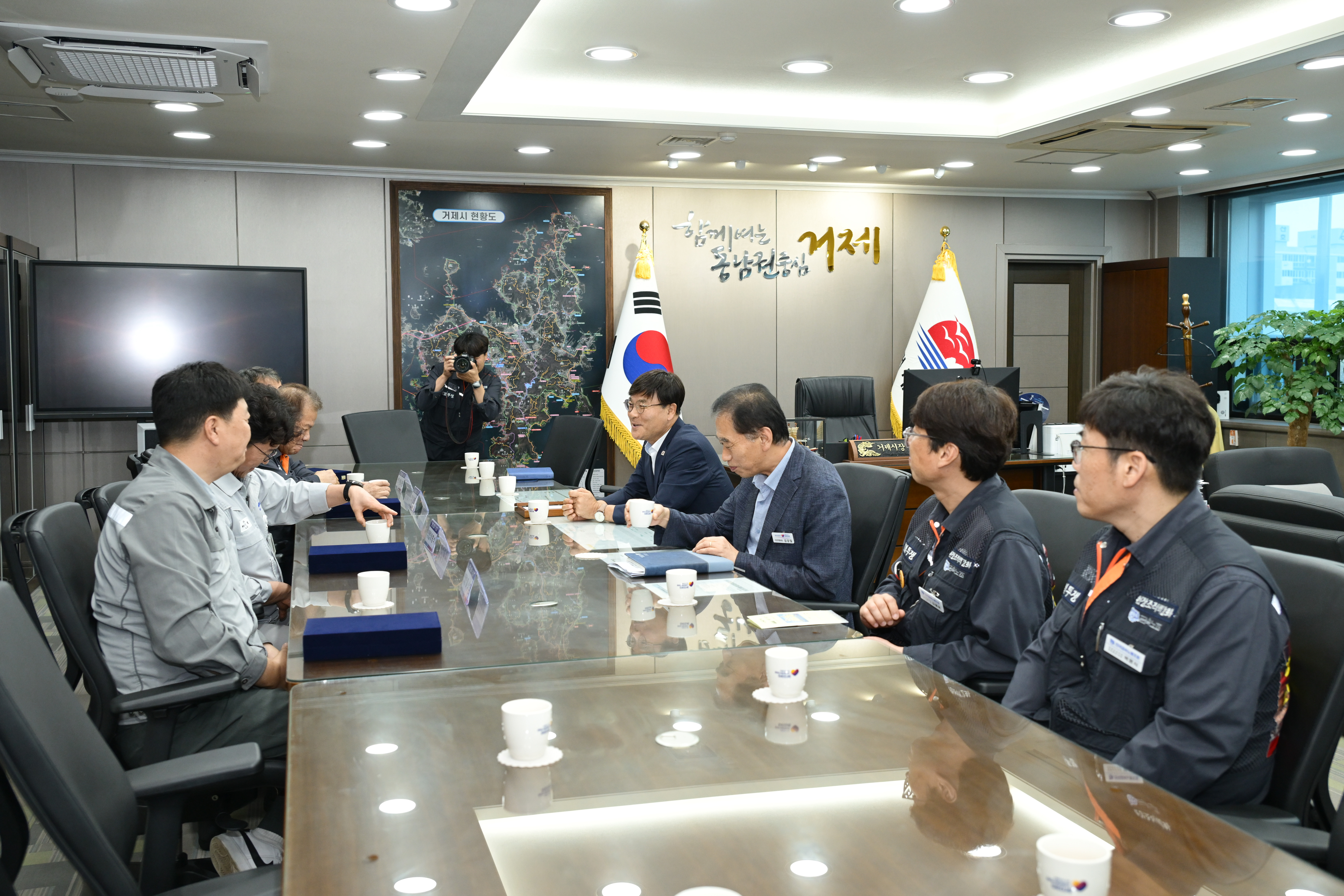 거제시, 제22회 조선해양의 날 기념 시정유공 모범노동자 표창패 수여식 열어