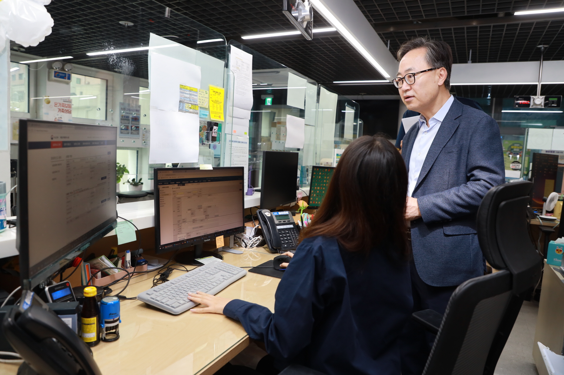 [포토] 유성훈 금천구청장, 국가정보자원관리원 화재 관련 현장 상황 살펴