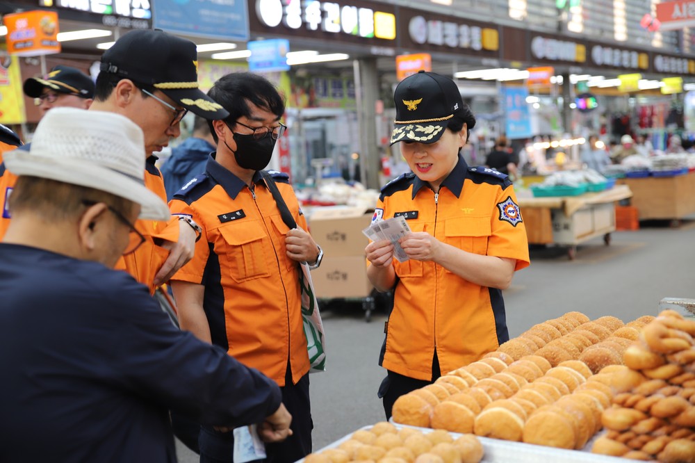 전북특별자치도소방본부, 전통시장 이용으로 지역경제 활력에 동참