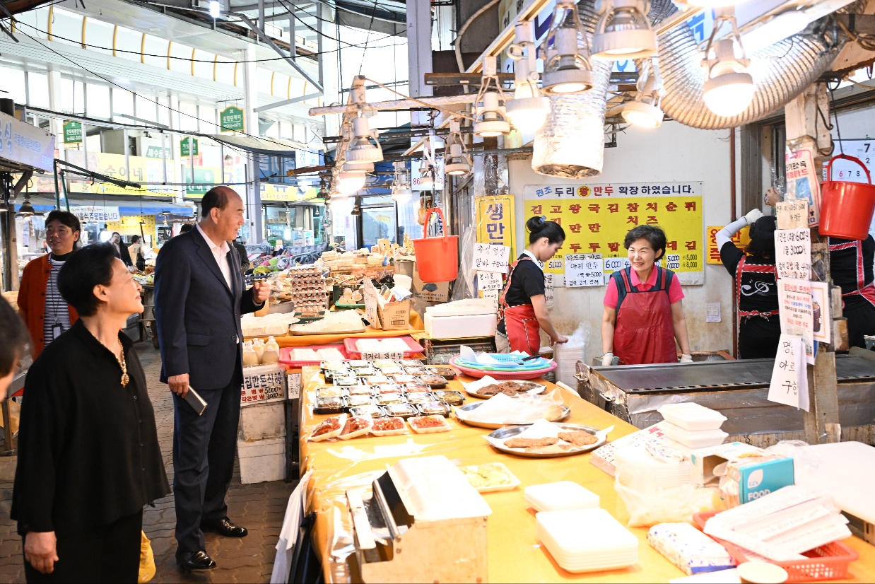 박형덕 동두천시장, 추석 맞아 전통시장 방문해 상인 격려