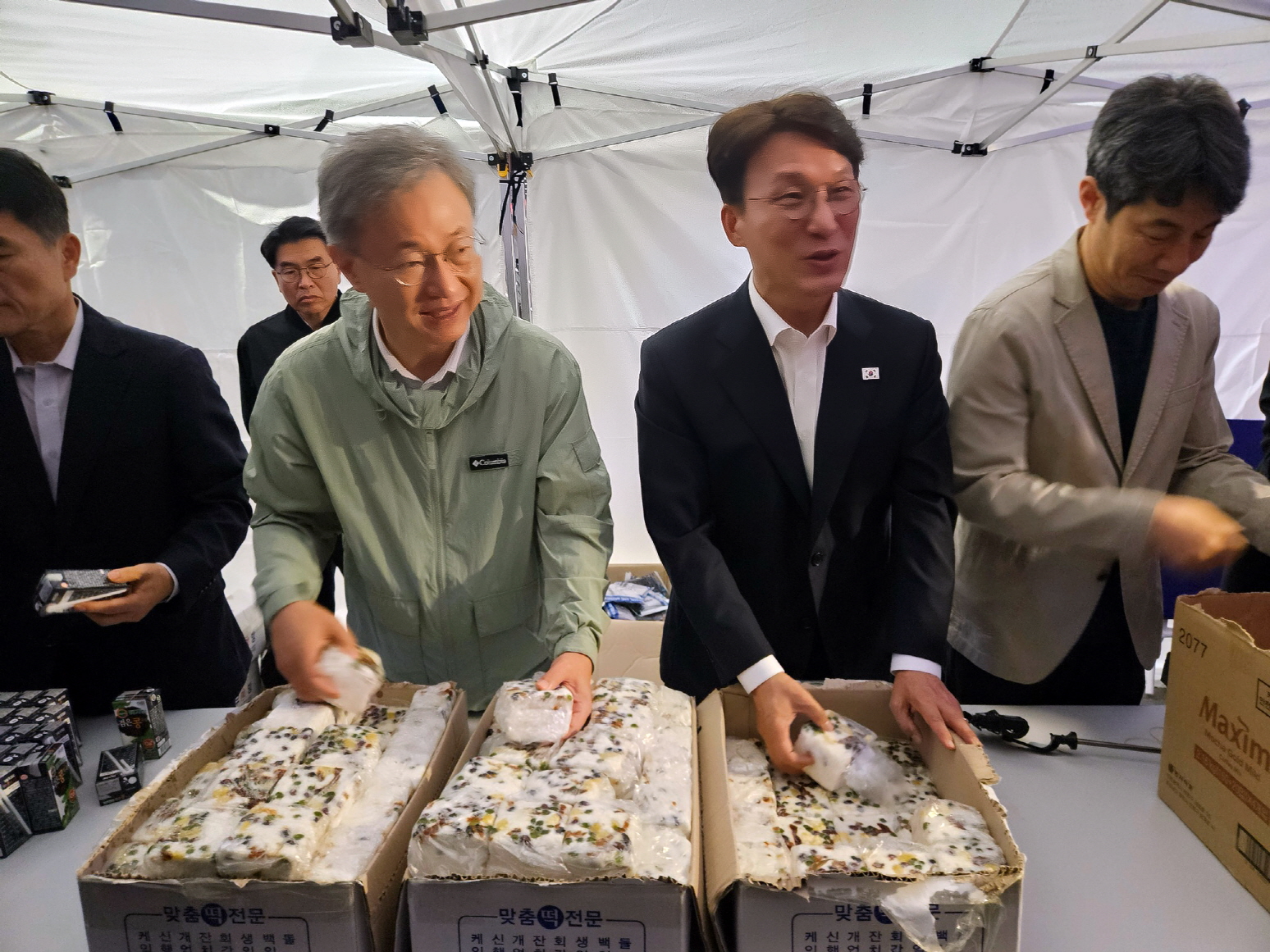 (포토) 장인홍 구로구청장, 남구로역 새벽인력시장 찾아 건설일용근로자 격려