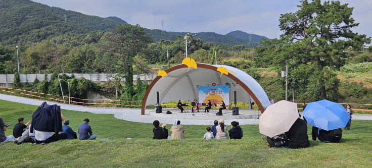 원주 반계리 은행나무서 힐링 버스킹 펼쳐져