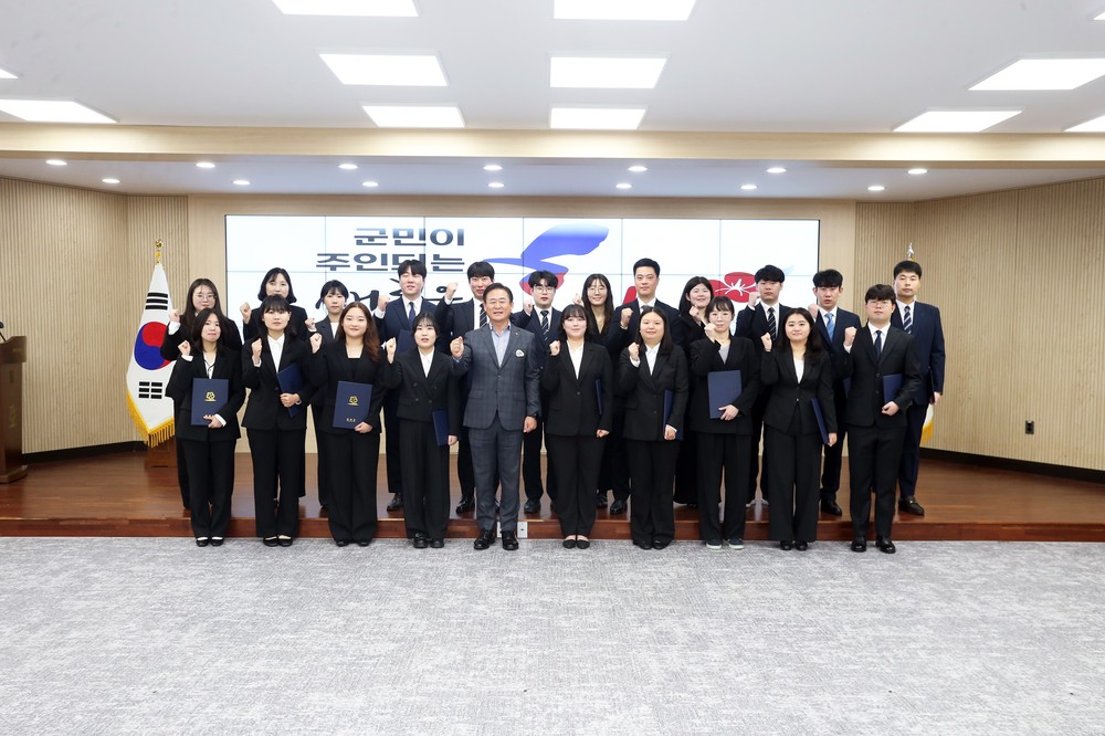 홍천군, 공직 첫걸음 응원! 웰컴 키트 전달