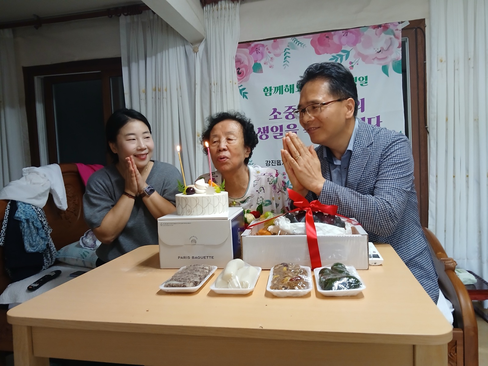 강진읍, 홀로 생신 맞은 어르신 4명 찾아가 ‘생신 축하’