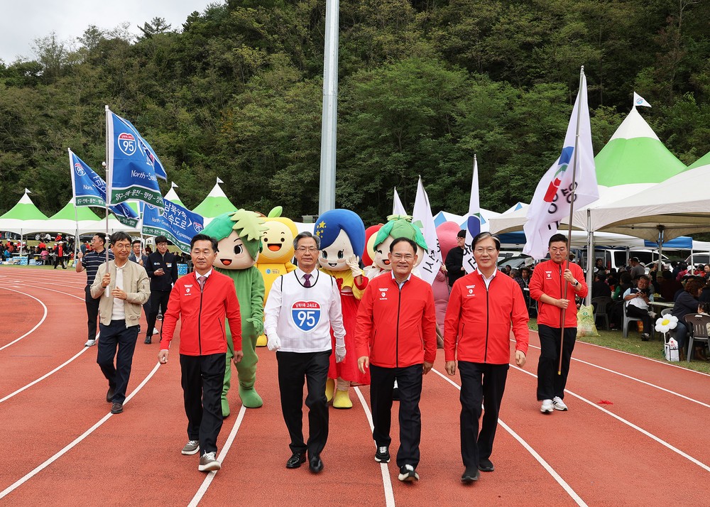 경북‧강원 10개 시‧군, ‘남북9축고속도로 조기건설 기원’연합 퍼포먼스 열어