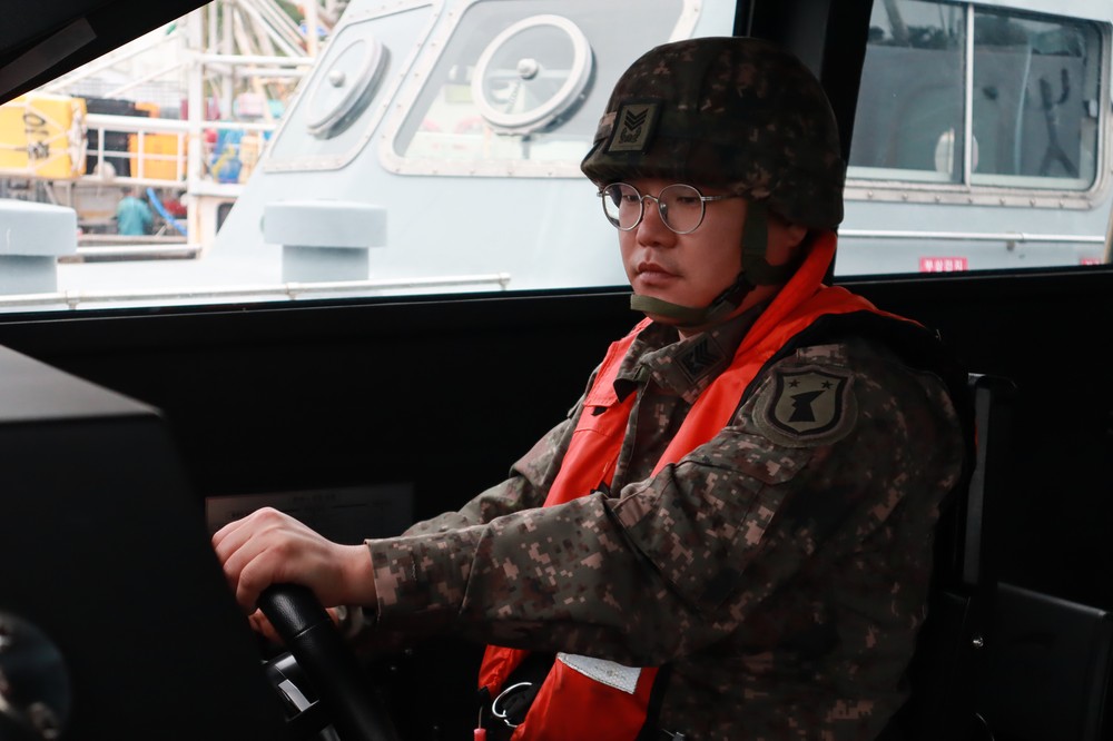 32보병사단, 추석 연휴 간 밀입국자 8명 검거 완벽한 해안감시와 통합방위작전으로 완전작전 쾌거!