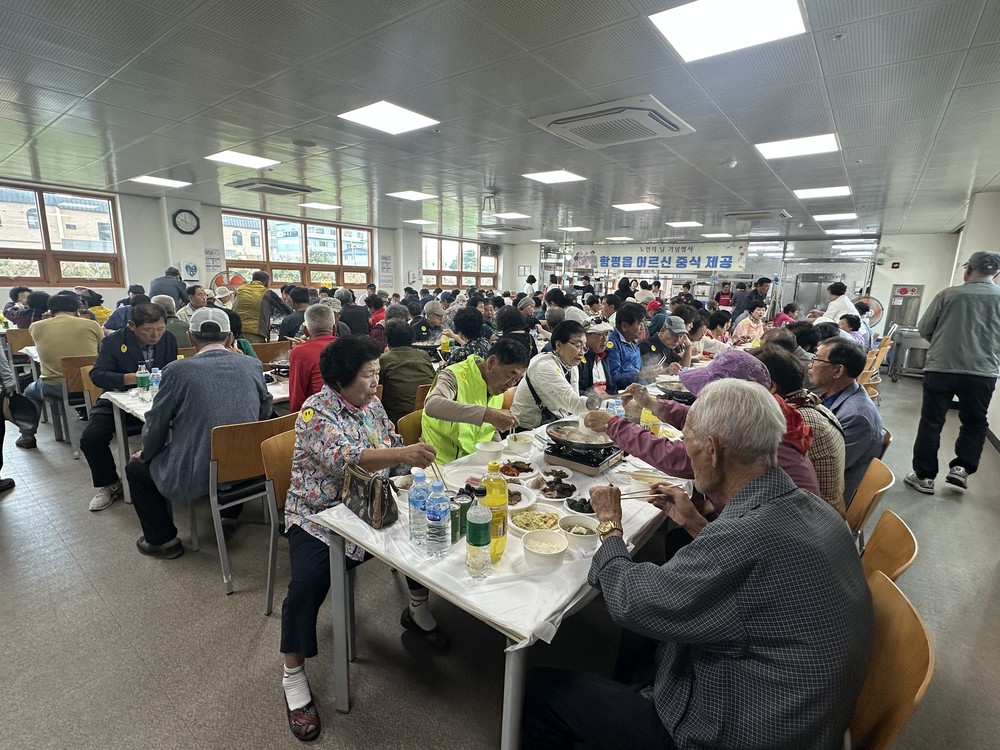 이동우 함평축산물종합처리장 대표, 어르신 위한 정성 어린 식사 대접