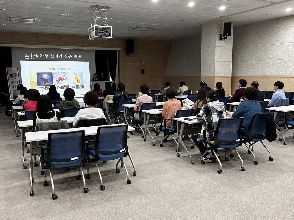 하남시 치매안심센터 관내 요양기관 및 유관기관 종사자 대상 지역사회 치매 예방을 위한 치매 이해 및 교구 활용법 강의 실시
