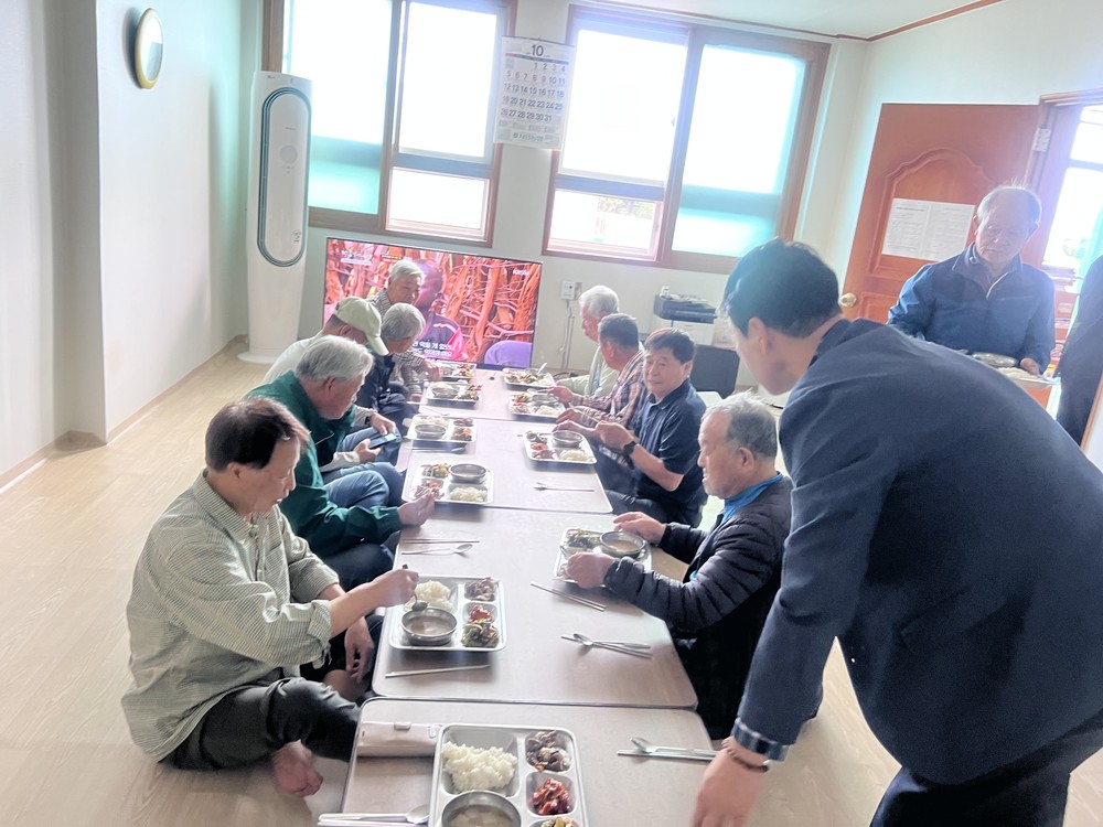 "참! 좋은 사랑의 밥차 " 자인면 남신리 어르신께 따뜻한 식사 제공