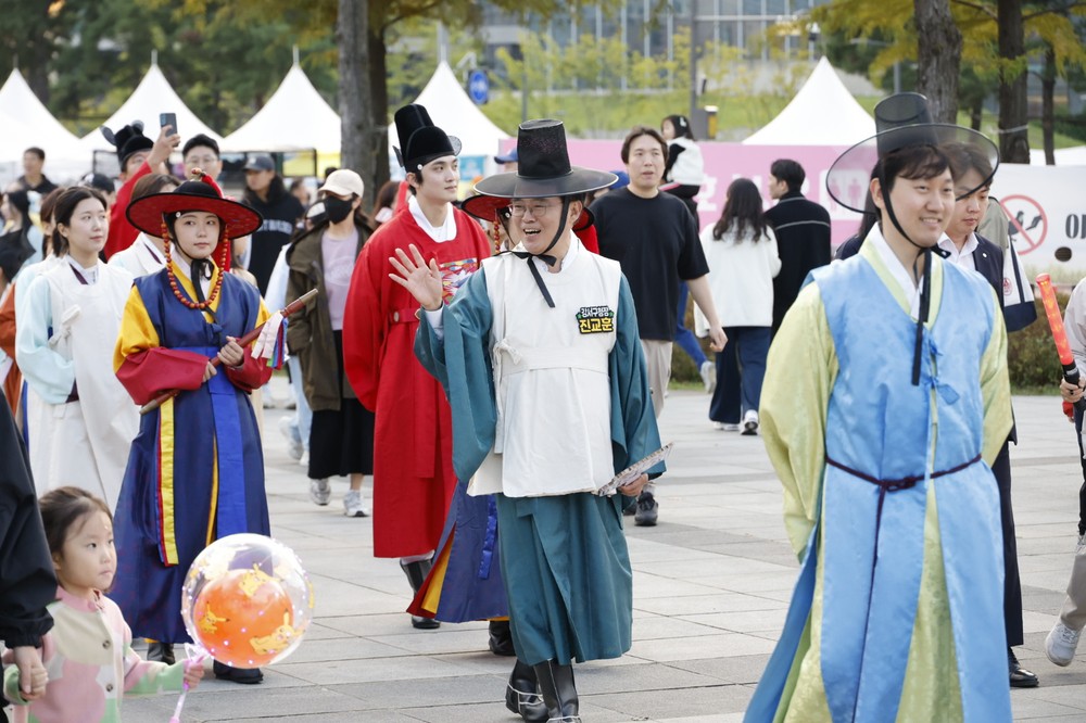 진교훈 강서구청장, 허준축제 현장 찾아 관람객 편의와 안전 직접 살펴
