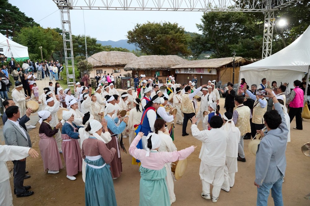 ‘짚과 돌로 빚은 600년 마을’ 제24회 외암민속마을 짚풀문화제 성료
