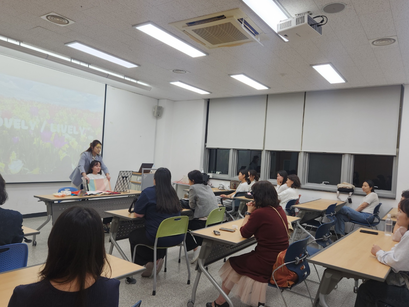 함안군립 칠원도서관 10월 일일 강좌‘맞춤 색상’성료