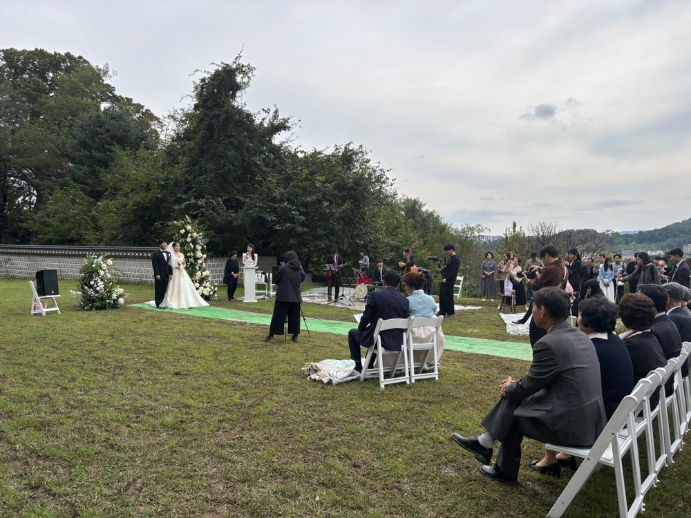 강화군, ‘열린 유산 프로젝트’ 본격 가동… 강화 고려궁지서 첫 야외 결혼식 열어