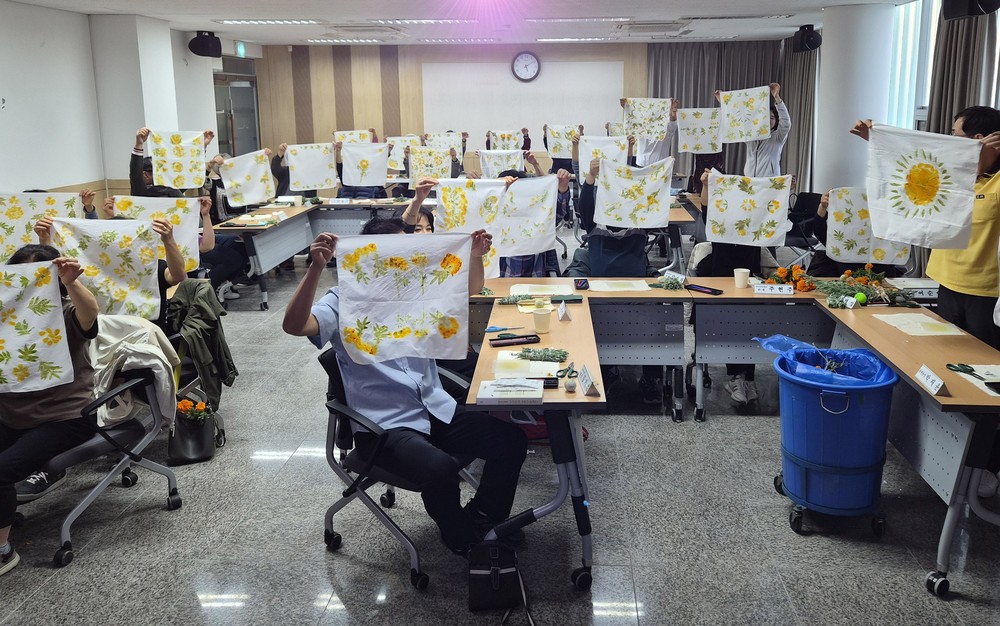 과천시 문원동 주민자치위원회, ‘2025 찾아가는 직장인 환경교육’ 수료