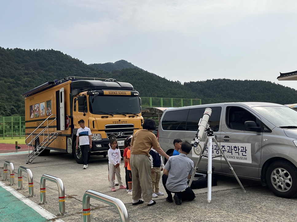 신안군, 국립광주과학관 후원회와 함께하는 ‘찾아가는 과학관’ 성료