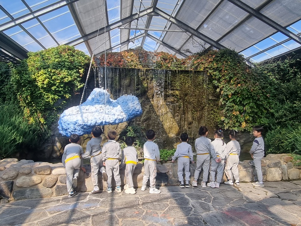 함평군, 우주 품은 마법의 정원 선보여…관광객 호평 일색