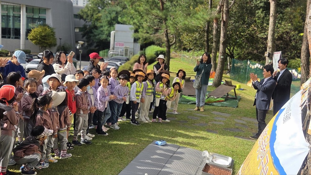 논 산책 프로그램 일환으로 전국 1등 쌀 ‘수향미’ 추수체험 운영