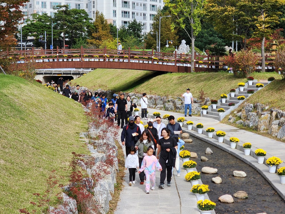 가을 정취 속 … ‘2025 예천군 가족사랑한마음 걷기대회’ 성료