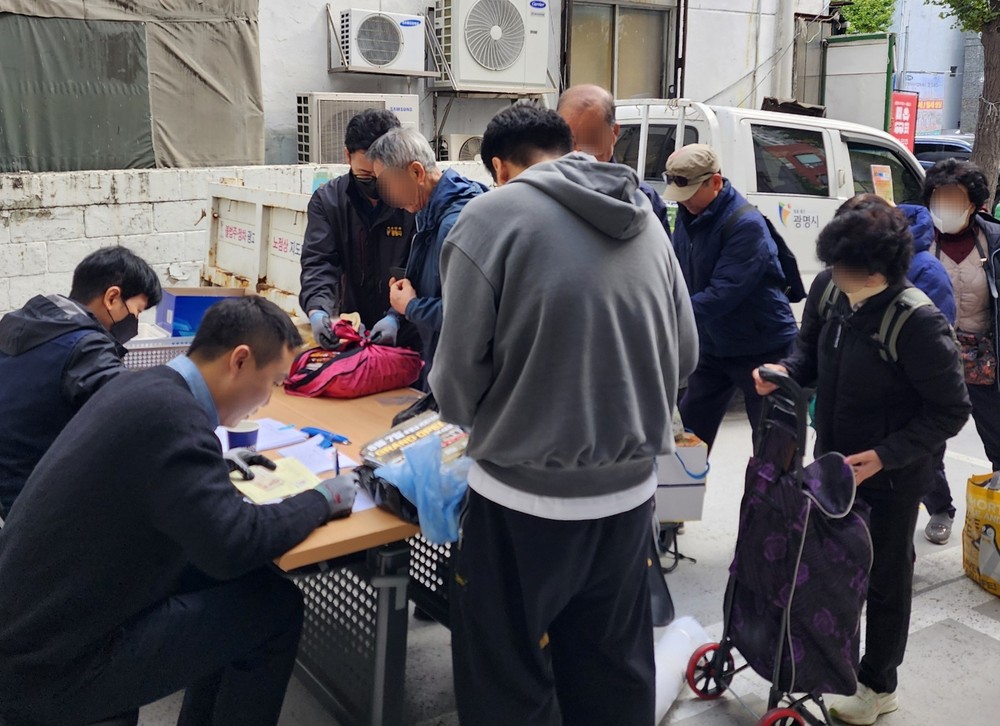 광명시, 어르신·장애인과 함께 불법광고물 없는 안전하고 쾌적한 거리 만든다