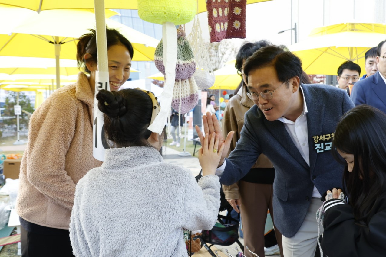 진교훈 강서구청장, 주말에도 현장 누비며 활발한 행보