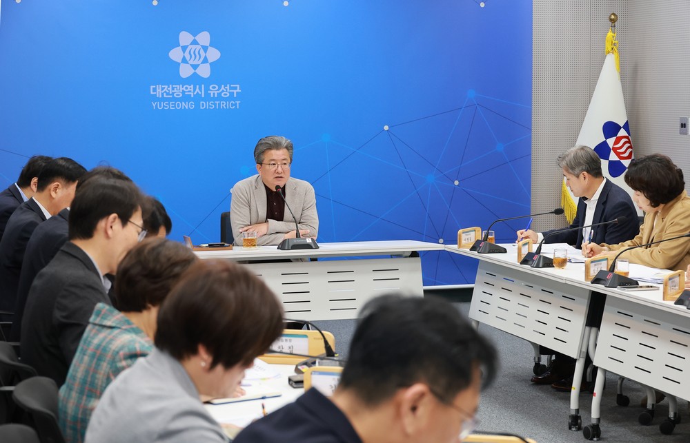 유성구 직원들이 다시 한번 실종노인 수색 나선다