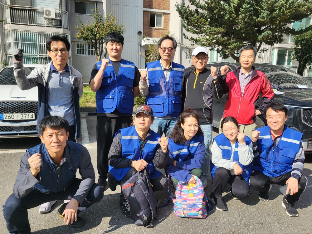 광명시인생플러스센터, 신중년과 함께 도배 봉사로 따뜻한 손길 전해