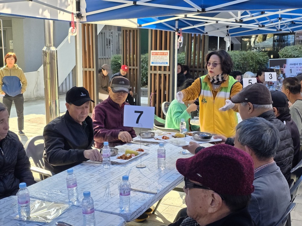 괴정동서 열린 올해 마지막 사랑의 밥차 봉사