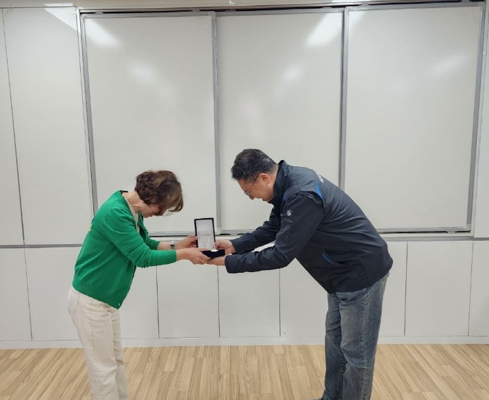 대한항공 화물청사, 인천 중구 보건소 국제도시보건과에 감사패 전달