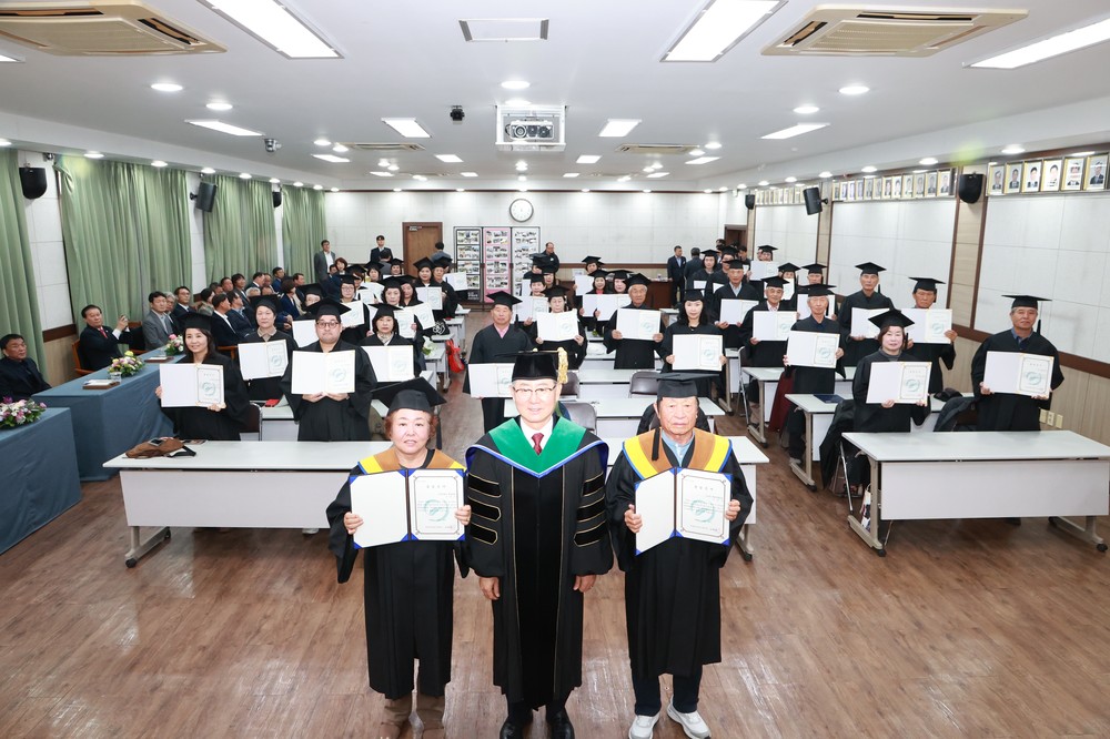 의령군, 제17기 농업인대학 졸업식...전문 농업인 52명 배출