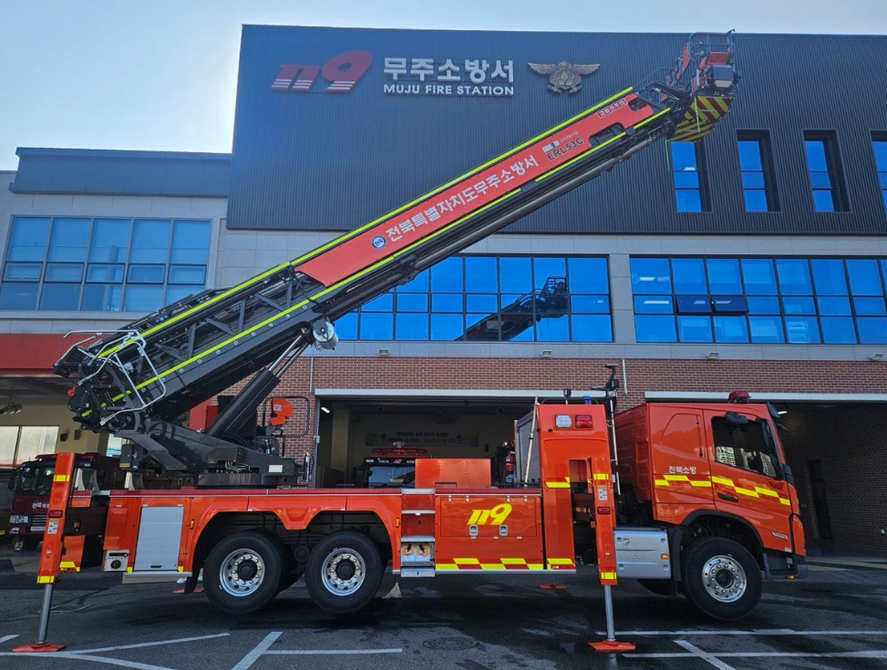 전북특별자치도소방본부, 무주에 53m급 고가사다리차 배치…고층건축물 화재 대응 강화