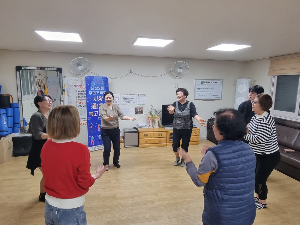 상주시이웃사촌복지센터, 남원동 남성2통 동아리활성화 사업 “시장통(通) 복고댄스”실시