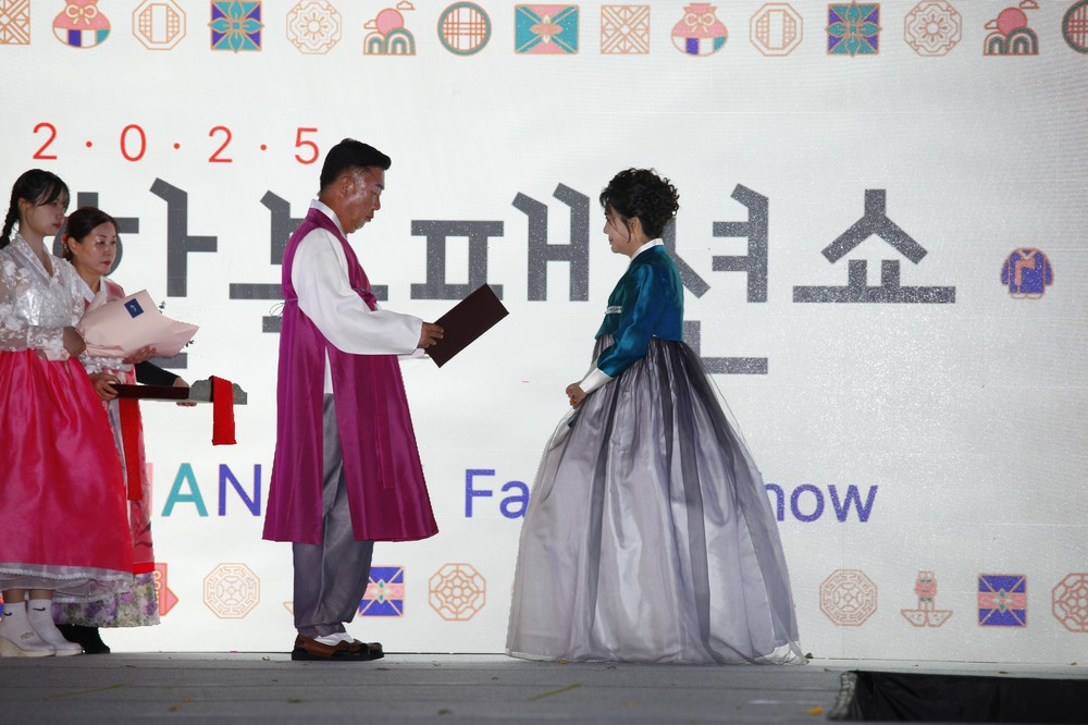 청주시 한복문화의 거리서 전통 패션쇼 ‘큰 호응’