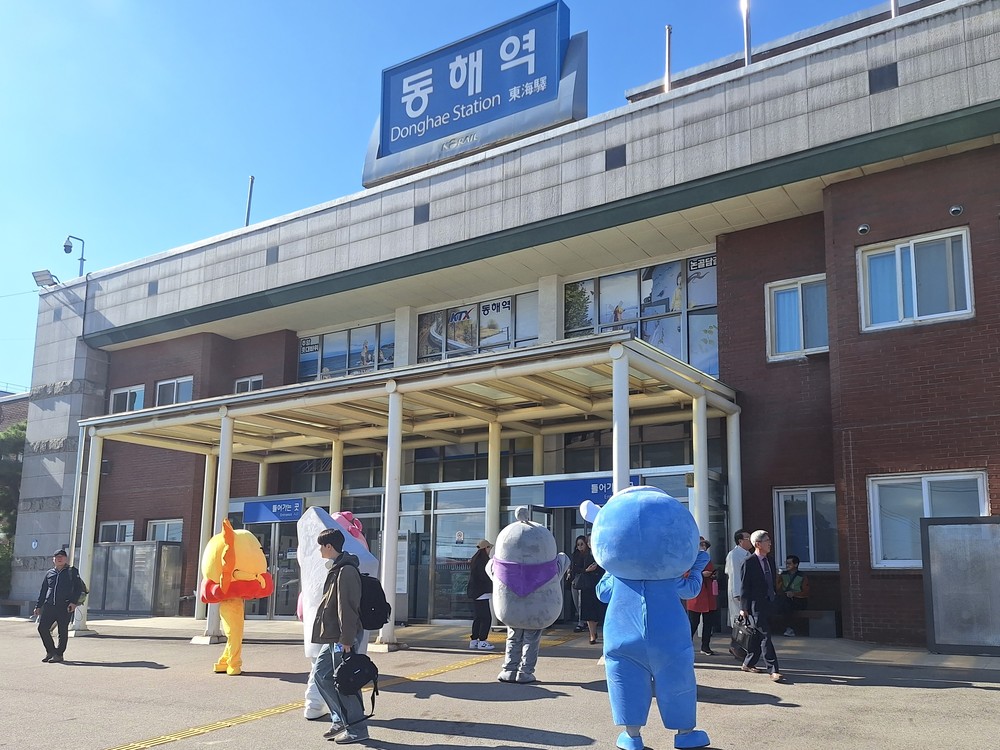 동해시, 열차역서‘해별이와 친구들’환영·환송 이벤트 진행