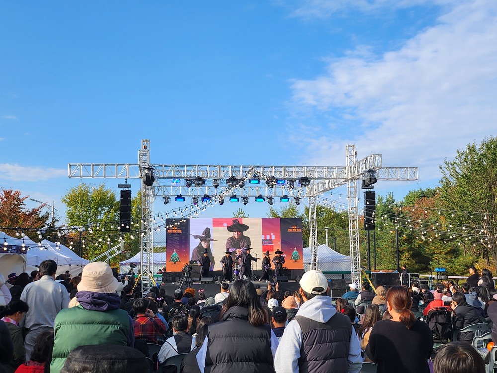 코스튬으로 한미 참가자가 하나된 ‘한미 연말 축제’