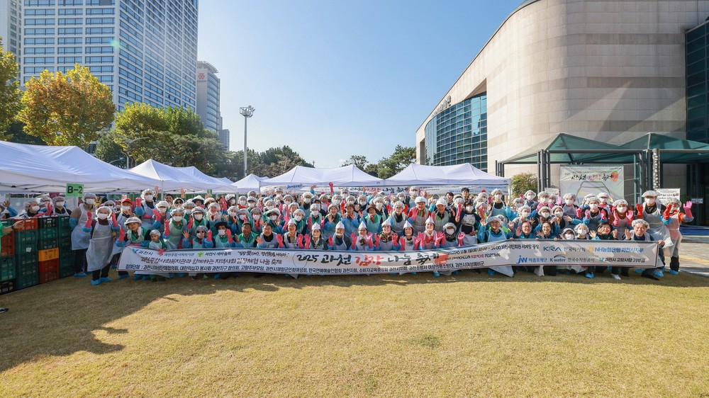 시민 손끝에서 피어난 따뜻한 온정, ‘2025 모두가 나누는 김장축제’ 성황