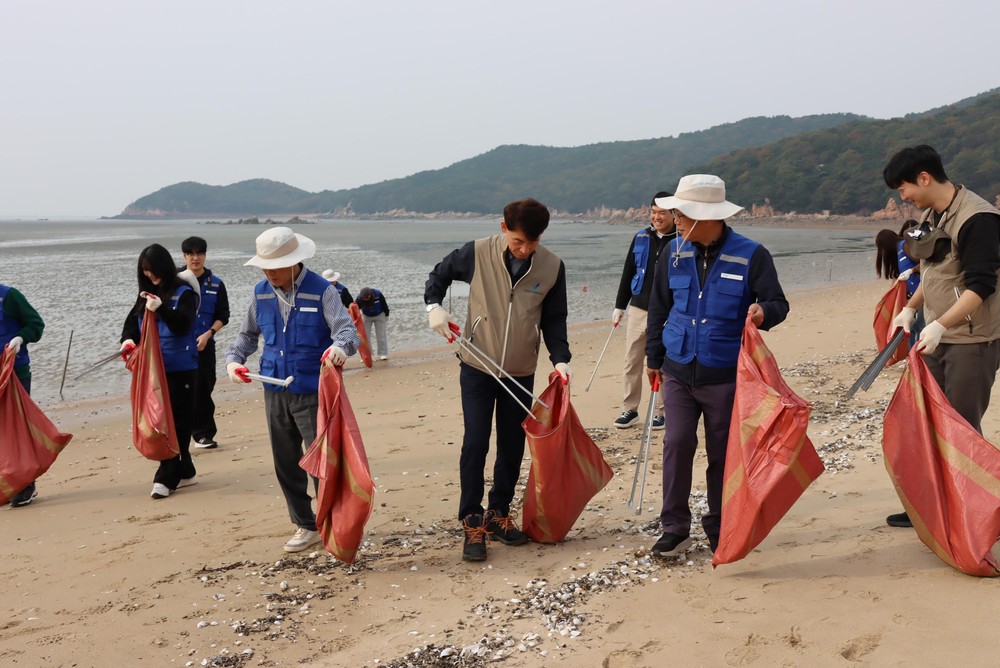 인천중구시설관리공단, ‘무의도 해변 환경정화 활동’ 실시