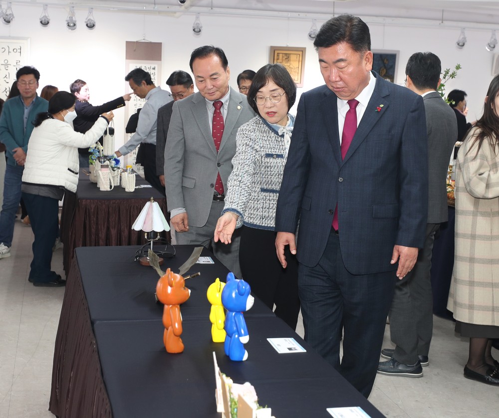 제10회 청주시 공무원(가족) 작품전 개최