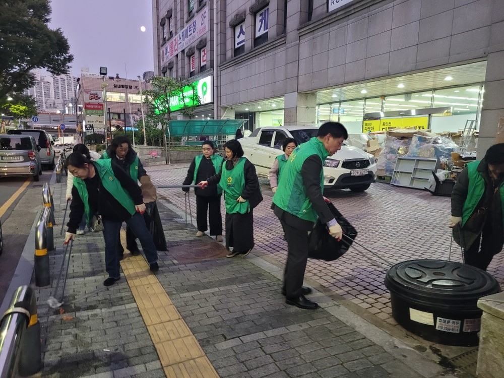 동인천동 새마을부녀회 ‘깨끗한 마을 만들기 환경정화 활동’ 실시