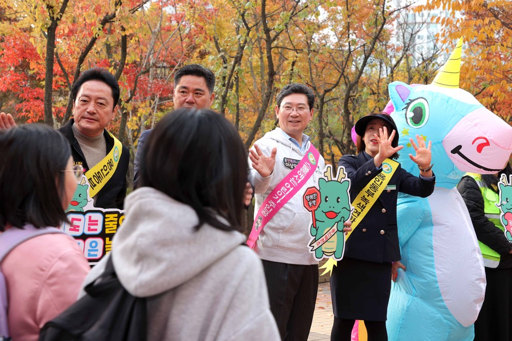 이상일 용인특례시장, 용인백현초 어린이 교통안전 캠페인 동참