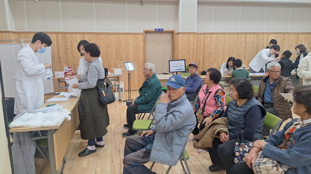 강원대생 100여명, 횡성군 공근면에서 따뜻한 손길 펼쳐