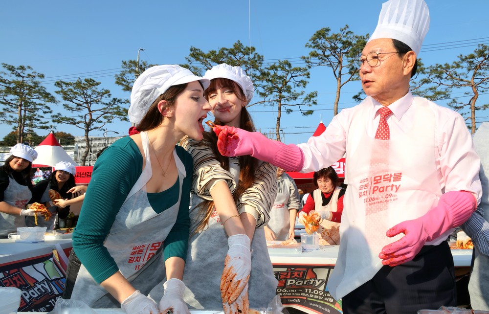괴산군, 국내 거주 인플루언서 및 외국인 120명 초청 ‘김장축제 팸투어’ 진행