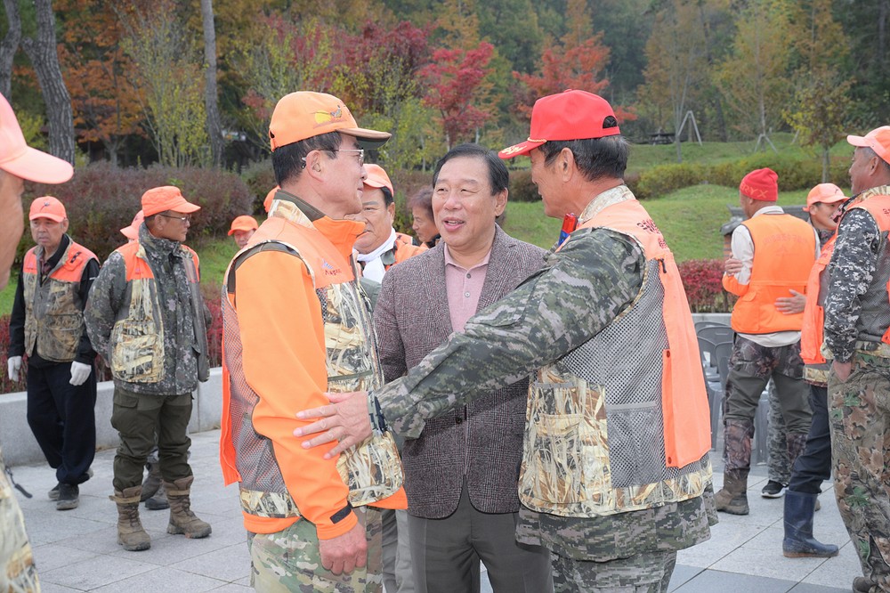 최민호 시장, 유해야생동물 피해방지단과 현장소통