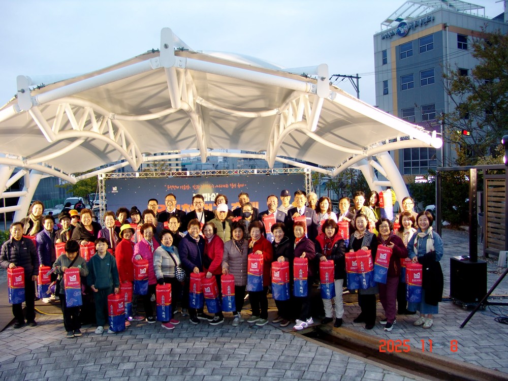 아산시 온양1동 주민자치회, ‘밤마실 온천천 걷기 축제’ 성황리에 개최