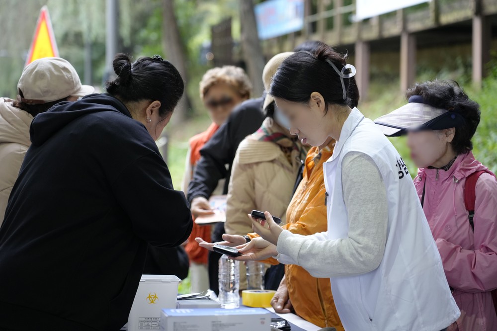 강남구, ‘양재천 걷자! 건강 페스티벌’서 걷기 운동 혈당 감소 효과 입증