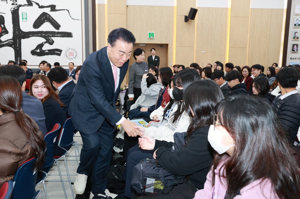 화순 청소년, 정례 조회에서 글로벌 문화체험 소감 전해