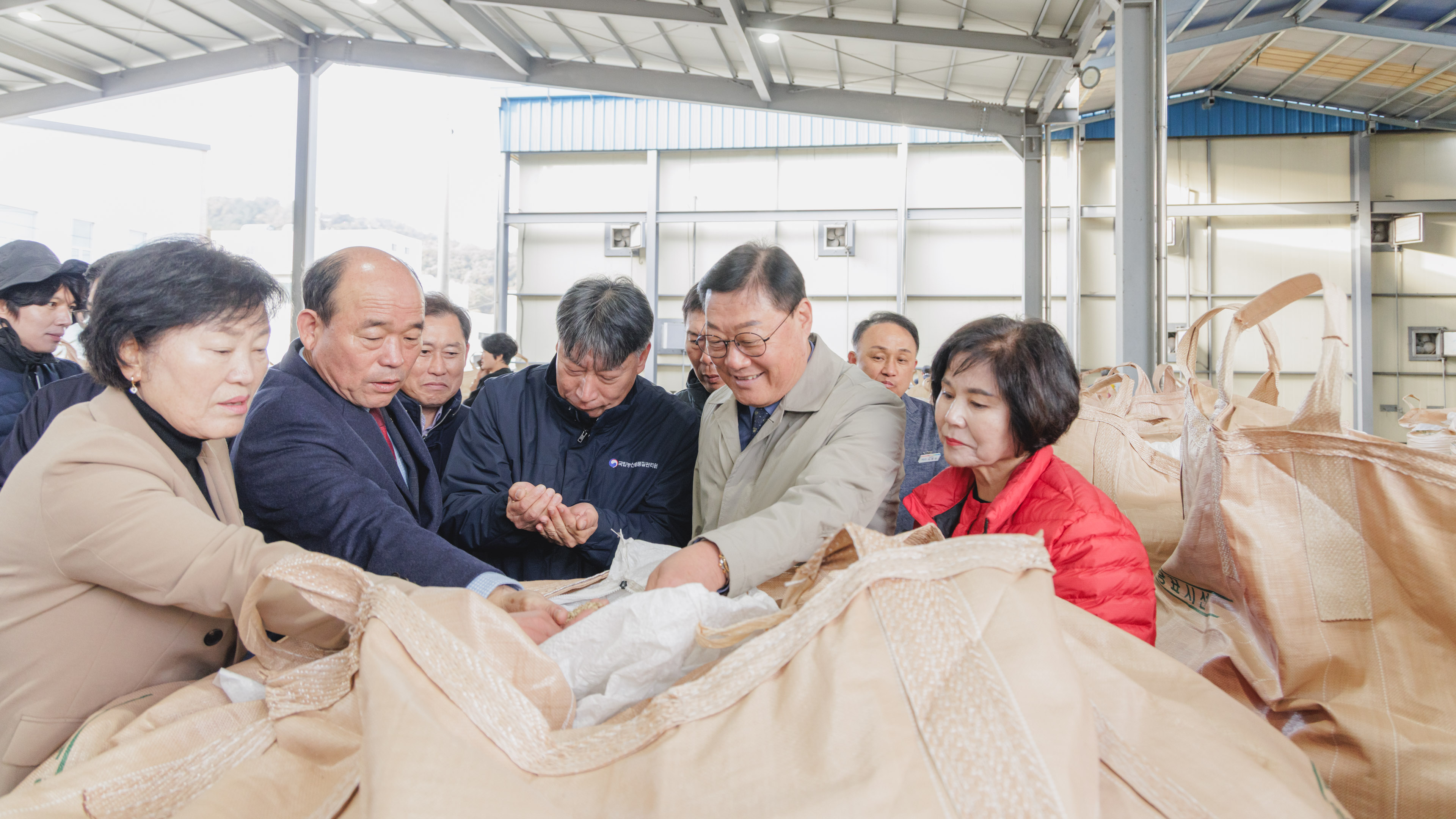 합천군, 2025년 공공비축미곡 초매식 개최